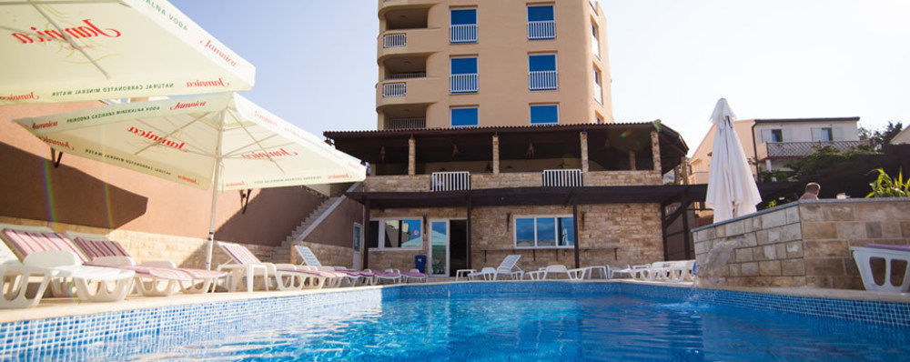 Plaza 4*