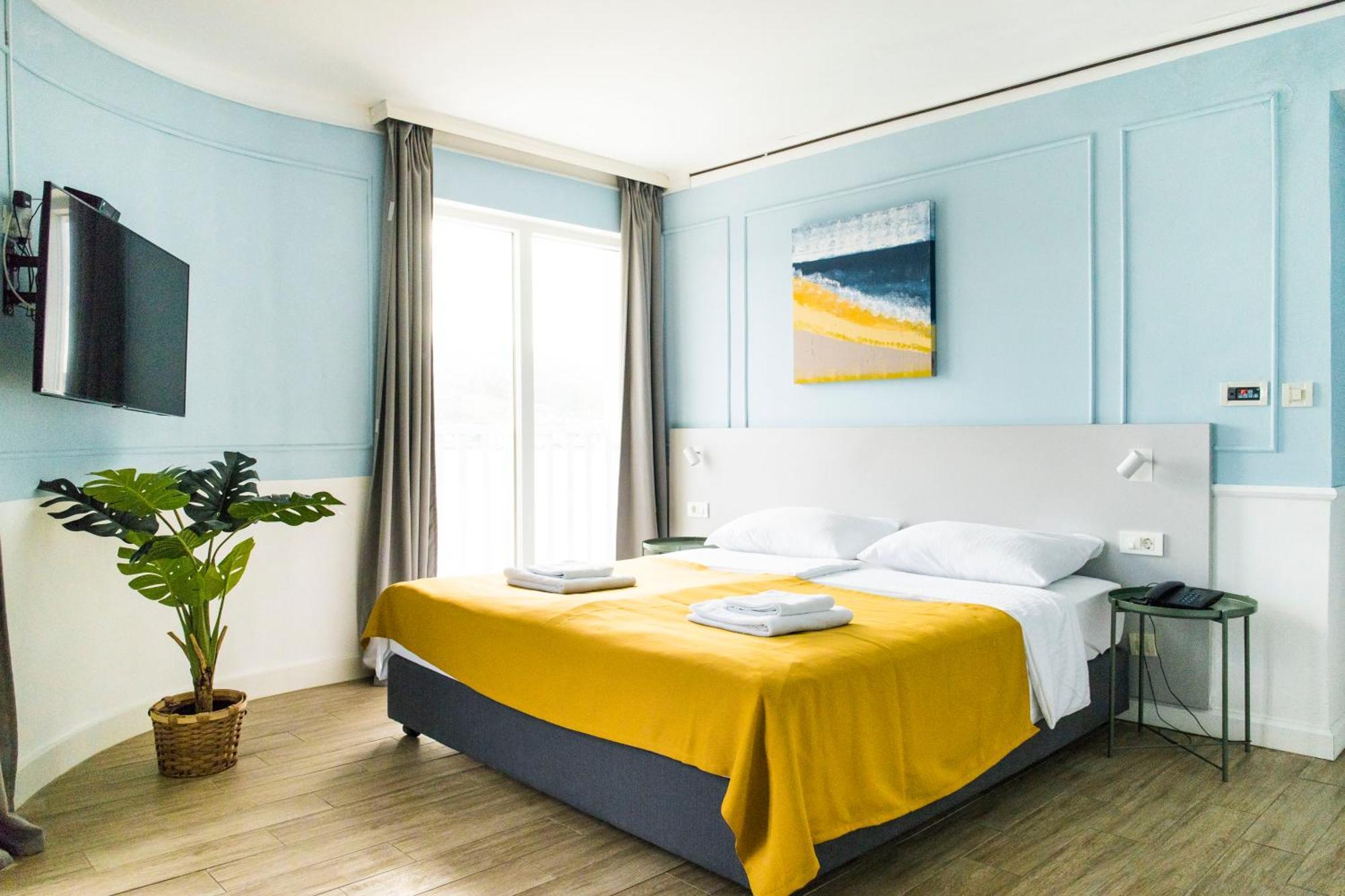 Plaza Hotel 4*