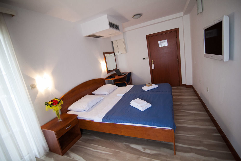 Plaza 4* Pag Town