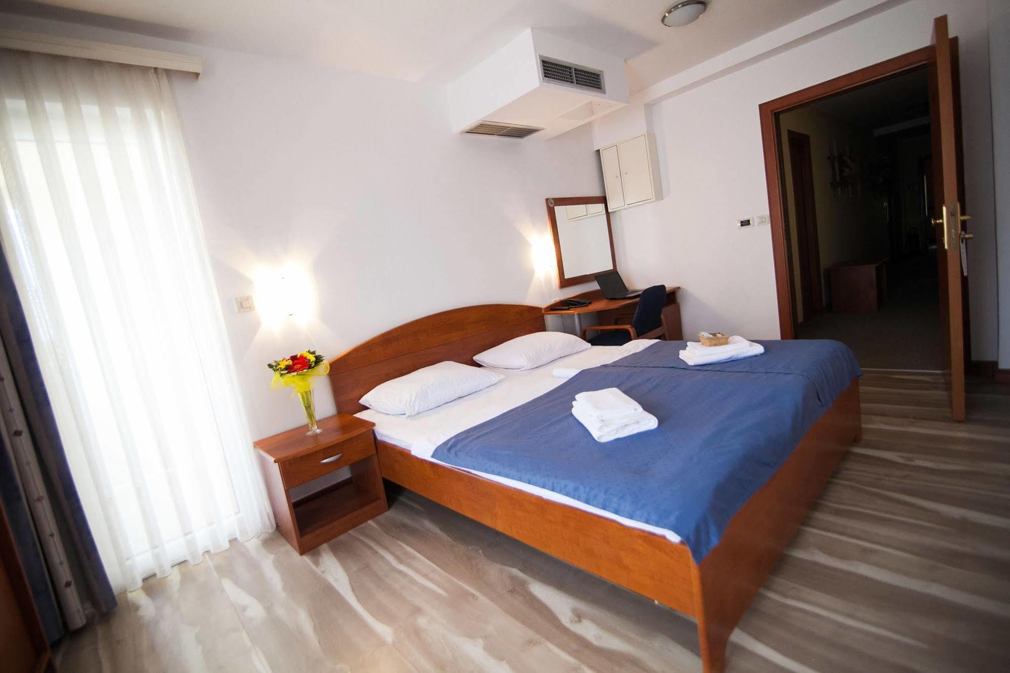 Plaza 4* Pag Town